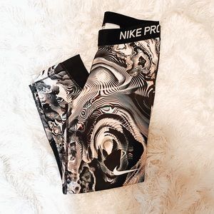 Nike Pro Crop printed leggings